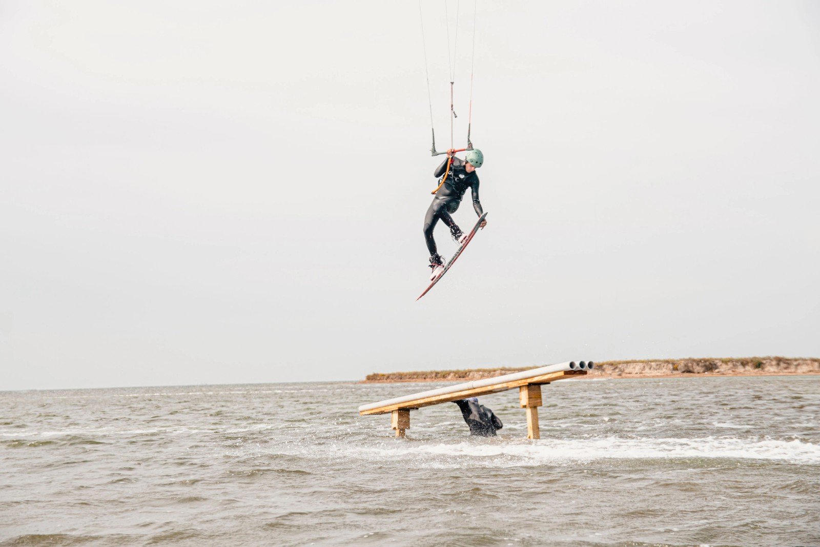 Jump kiteboarding